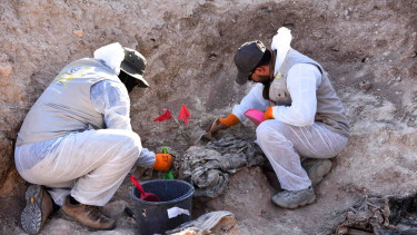 Iraq starts work on IS mass grave thought to contain thousands