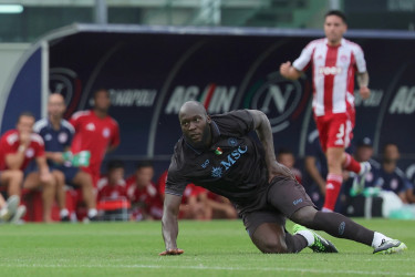 Napoli striker Lukaku may need surgery on thigh injury