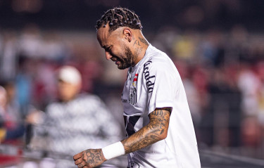Santos fires coach and Neymar in tears after 6-0 loss at home