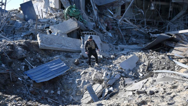 Russian attacks kill 14 in Ukraine ahead of Trump-Zelensky talks