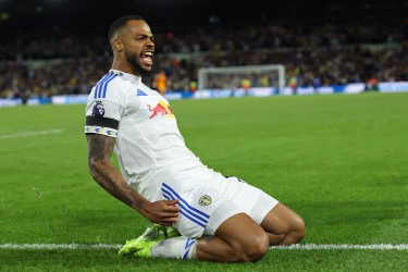 Leeds beat Everton for perfect start to Premier League return