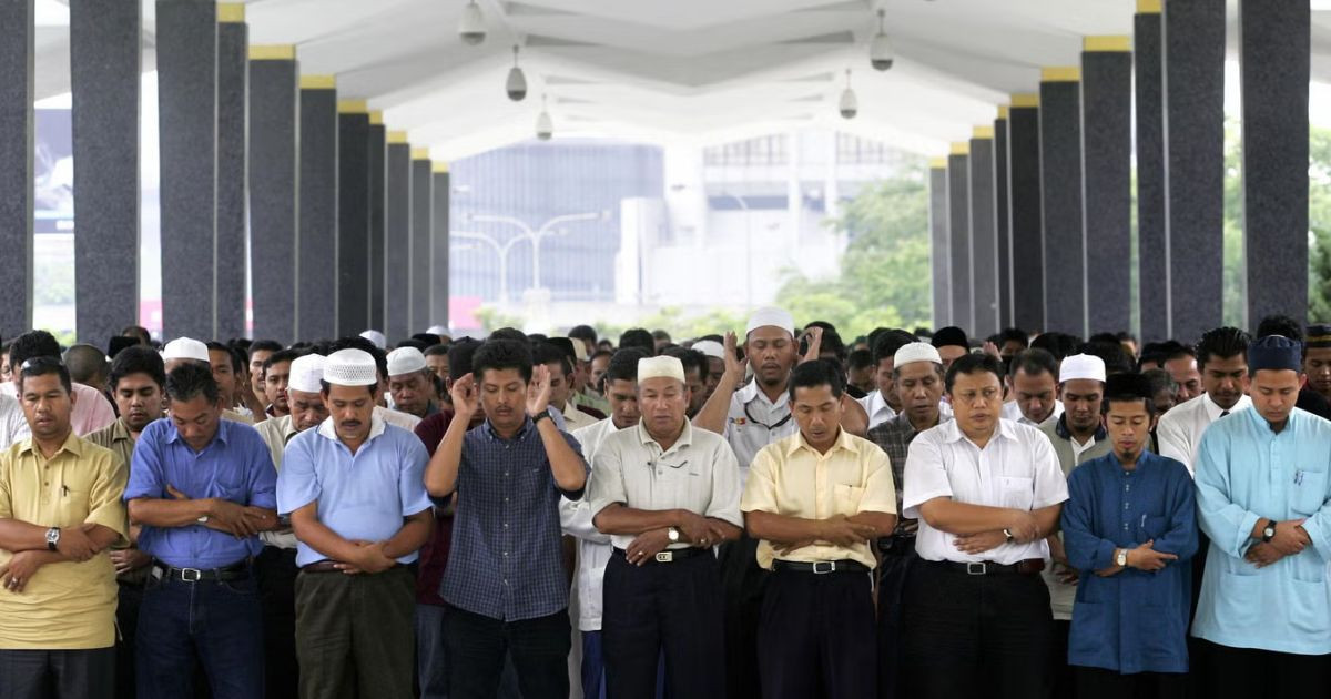 Malaysian state to jail Muslims missing Friday prayers