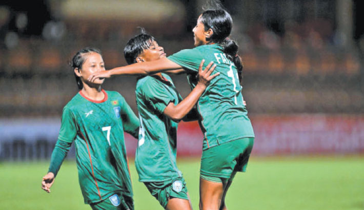 Bangladesh begin campaign with comfortable win