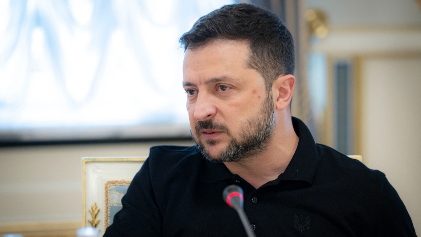 First security guarantees, then Putin summit, Zelensky says