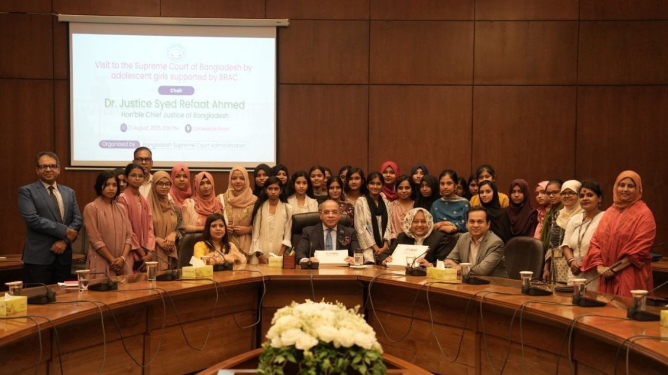 30 BRAC 'Swapnosarothi' girls visit Supreme Court at invitation Chief Justice