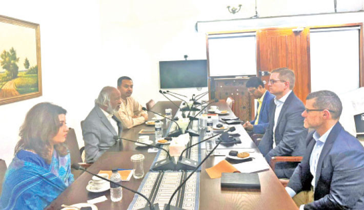 A three-member US-based International Republican Institute (IRI) delegation meets BNP leaders, headed by Standing Committee Member Dr Abdul Moyeen Khan, at the party chairperson's office in Gulshan on Thursday. -Focus bangla