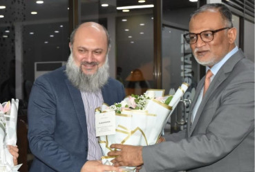 Pakistan’s Commerce Minister arrives in Dhaka