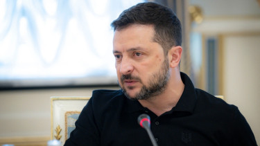 First security guarantees, then Putin summit, Zelensky says