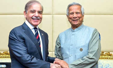 Pakistan woos old rival Bangladesh, as India watches on