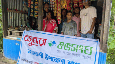 Bashundhara Shuvosangho extends help to struggling shopkeeper in Barguna
