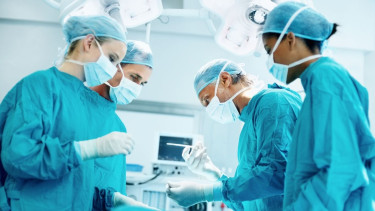 Doctors save woman after her heart stops for 40 minutes