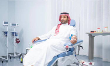 Mohammed bin Salman donates blood to launch annual campaign