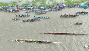 A traditional boat race is held at the Kaliganga River’s Bethua Point in Manikganj district on Saturday. In the photo, two boats – Sonar Tori and Sonar Chan – are seen contesting in the event.  -  SM MOSTAFIJUR RAHMAN