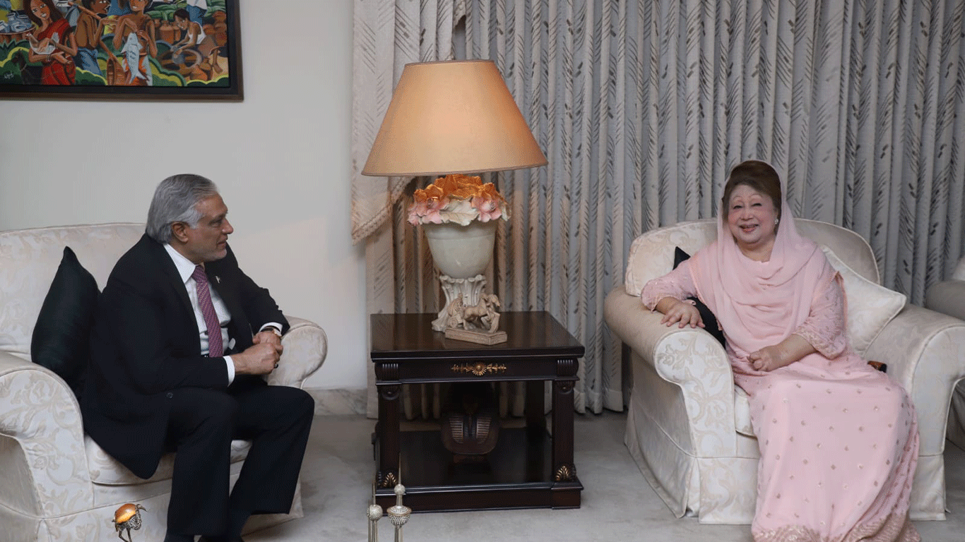 Ishaq Dar visits Khaleda Zia