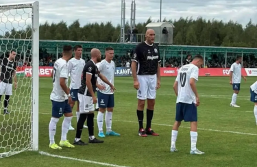 Meet the world's tallest footballer ever