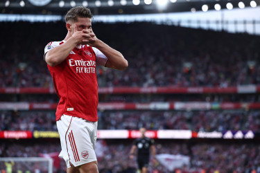 Gyokeres scores twice as Arsenal rout of Leeds