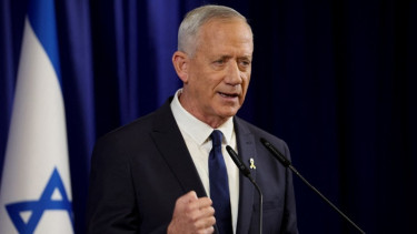Netanyahu rival offers political truce to help secure Gaza hostage deal