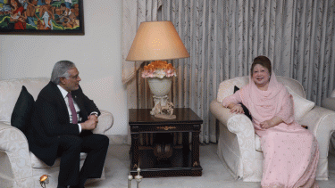 Ishaq Dar visits Khaleda Zia