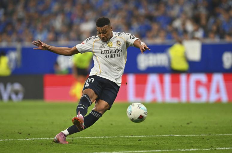 Mbappé scores twice as Real Madrid maintain perfect start