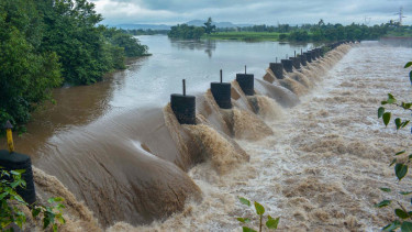 Dam overflows creating 2-km crater in Indian village