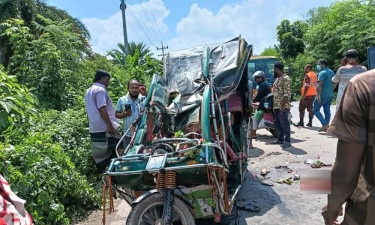 Three killed, two injured in Dumuria road accident
