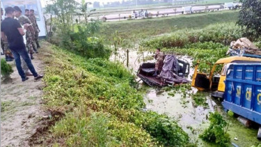 Truck collides with Army vehicle in Rajshahi, 10 injured