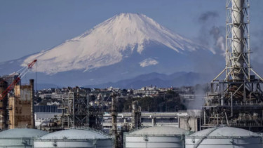 Japanese climber, 102, sets Mount Fuji record