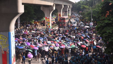 BUET students block Shahbagh with three-point demand