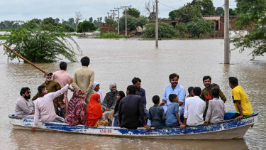 150,000 evacuated amid flood warnings in Pakistan