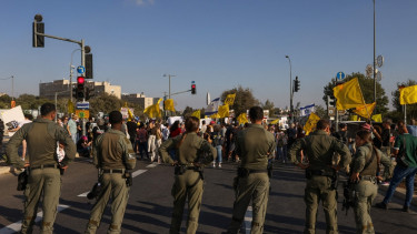 Israeli protesters call for end to Gaza war