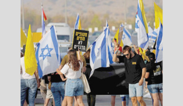 Israeli protesters call for end to Gaza war