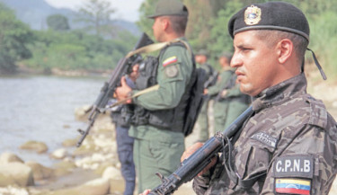 Venezuela builds up border security over US warships