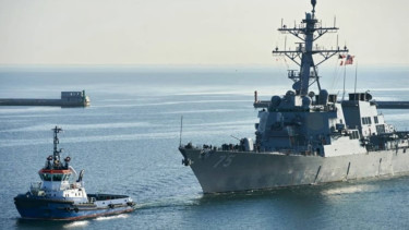 Venezuela builds up border security over US warships