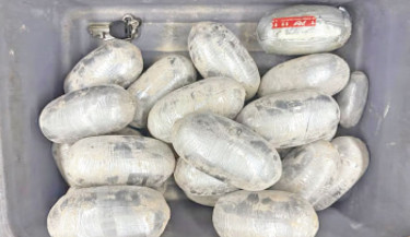 Foreign national arrested with cocaine worth Tk130cr at Dhaka airport
