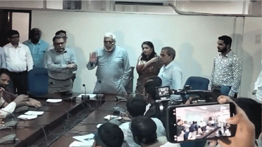 Meeting between BUET students, two advisers ends without outcome