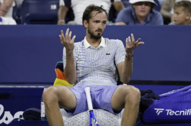 Medvedev is fined $42,500 for unsportsmanlike conduct and racket abuse