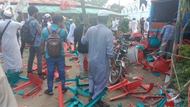 Clashes over picnic spot and shrine in Dinajpur leave 20 injured