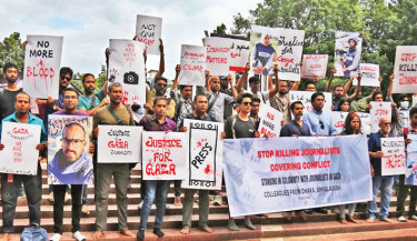 Holding placards reading "Journalism is not a crime," "Journalists are not targets," and "Stop killing journalists," journalists across the country form a silent human chain at Central Shaheed Minar in the capital, protesting the killings in Gaza and showing solidarity with colleagues in the war-torn region.  -  -Nazmul Islam / Daily Sun Photo