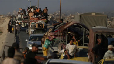 Israel intensifies attacks on Gaza City, forcing families to flee