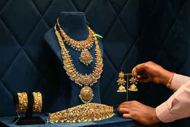 Gold price soars again, 22-carat hits Tk175,788