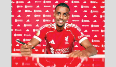 Glory, survival drive Premier League's record £3 bn transfer splurge