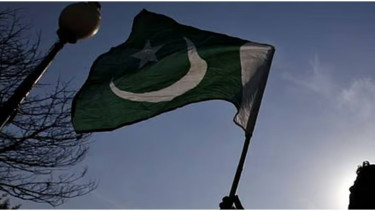 Suicide bombing kills 25 at political rally in Pakistan
