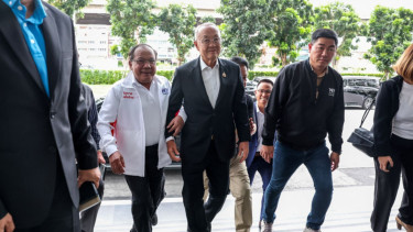 Acting Thai government moves to dissolve parliament