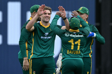 South Africa thrash England in 1st ODI