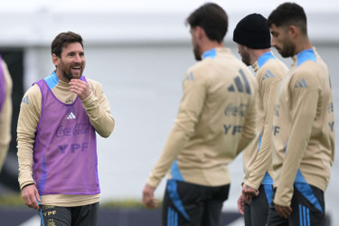 Bielsa eyes third World Cup spot with Messi set for home swansong