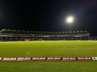 Floodlight glitch halts 3rd T20I before rain interruption