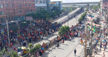 RMG workers block road for arrears, commuters suffer