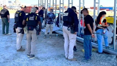 US agents arrest 475 ‘illegal S Korean migrants’ from Hyundai-LG plant