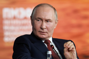 Putin threatens to target any Western troops sent to Ukraine