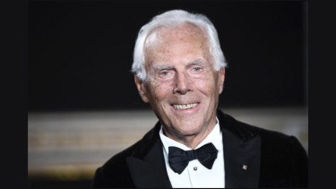 Thousands pay respects to Italian designer Giorgio Armani